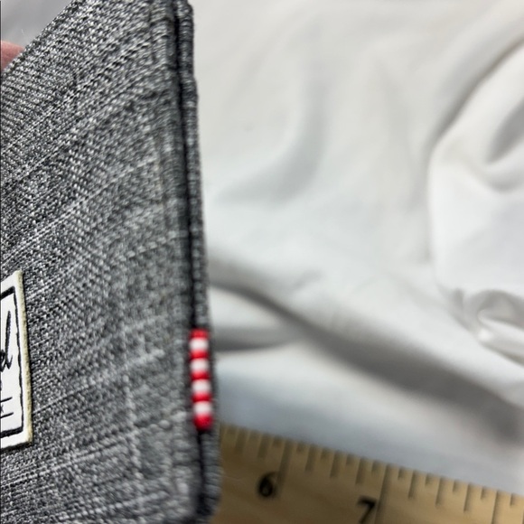 The Herschel Supply Gray white blk Card Holder and coins wallet - Picture 7 of 9